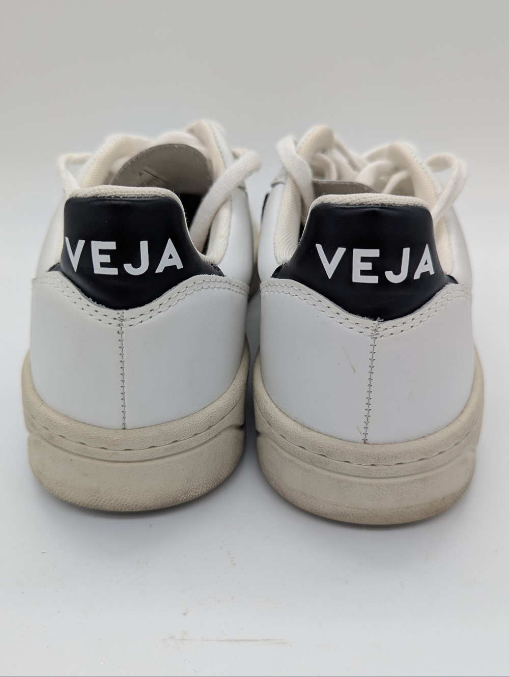 Veja Women's V-10 Leather Sneaker White Black Women's US 8 EU 39 Athleisure - Picture 9 of 13